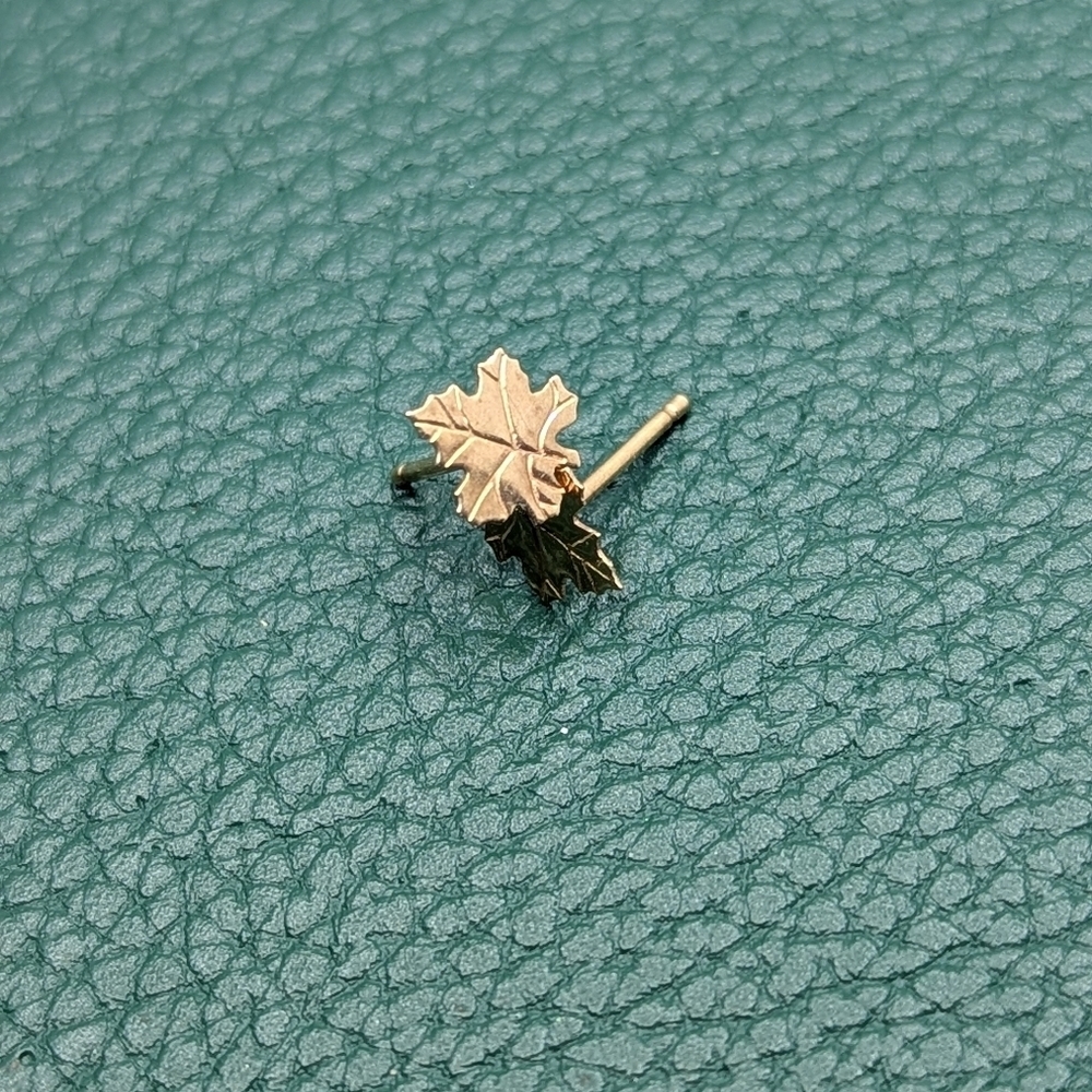 ✨ Tiny 14k Gold Maple Leaf Stud Earrings ✨ - Picture 2 of 4
